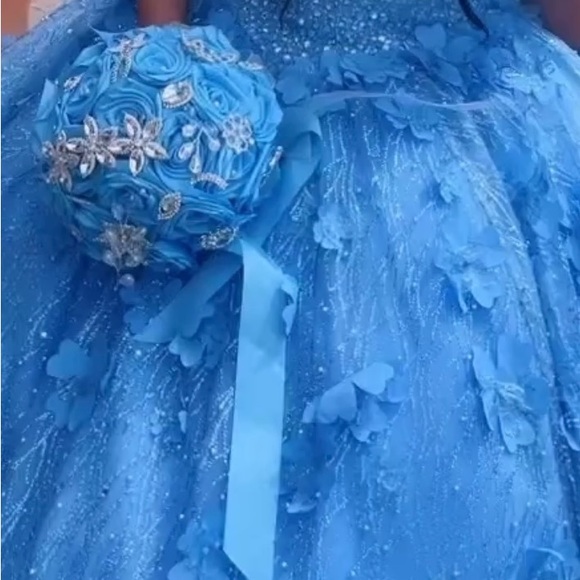 Small/medium/cape/ 2 tulles/Quince Dress/15 Dress/Sweet16Dress/16Dress/Moda 2000 - Picture 4 of 5